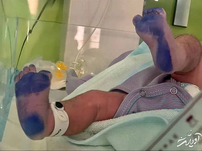 اولین عکس از فرزند محسن تنابنده در بیمارستان